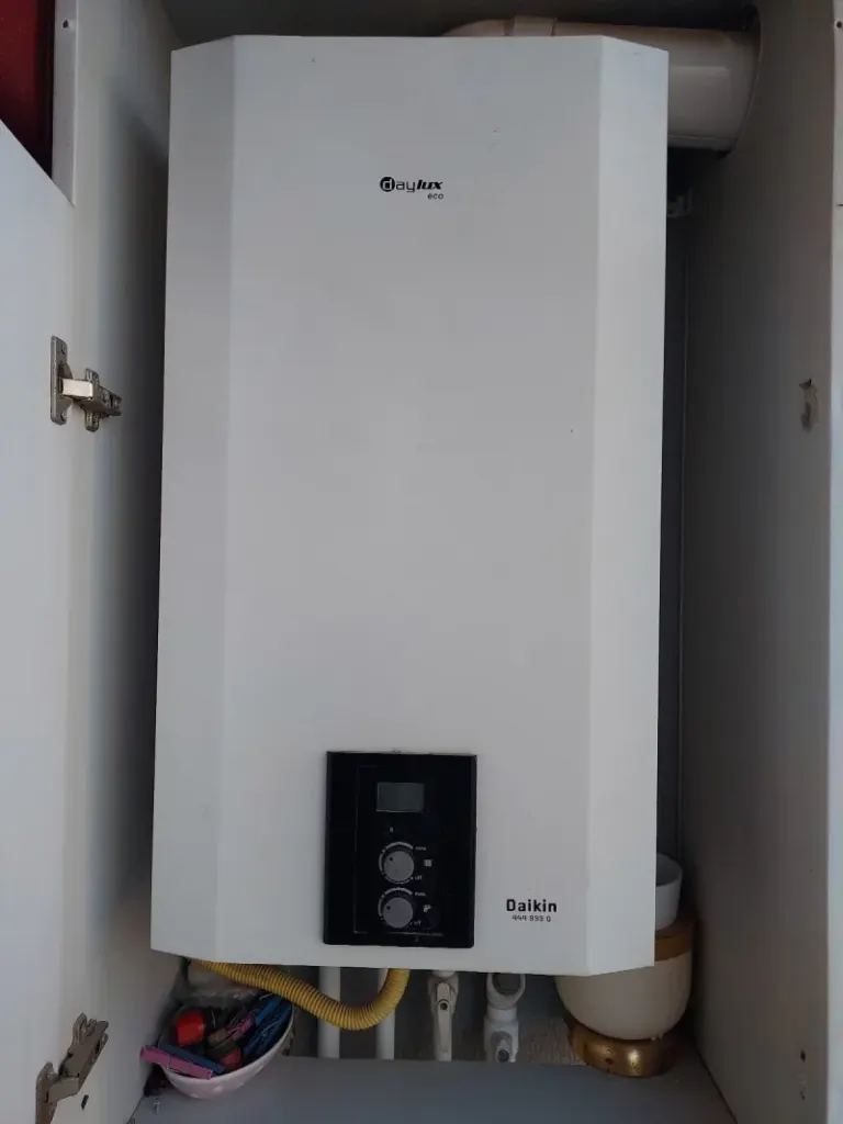 Dolap içine yerleştirilmiş duvar tipi kombi